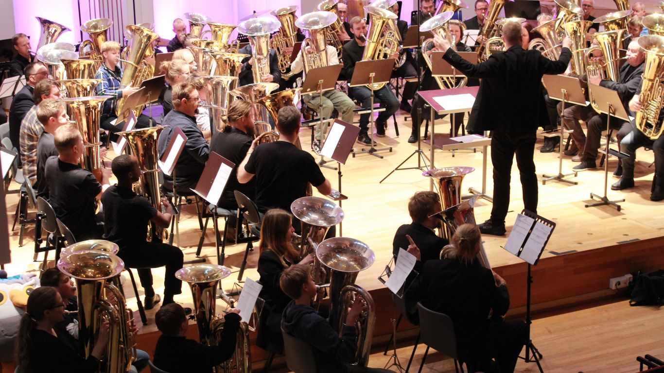 Uudet Kasvot Klubi - Kymi Brass Quintet